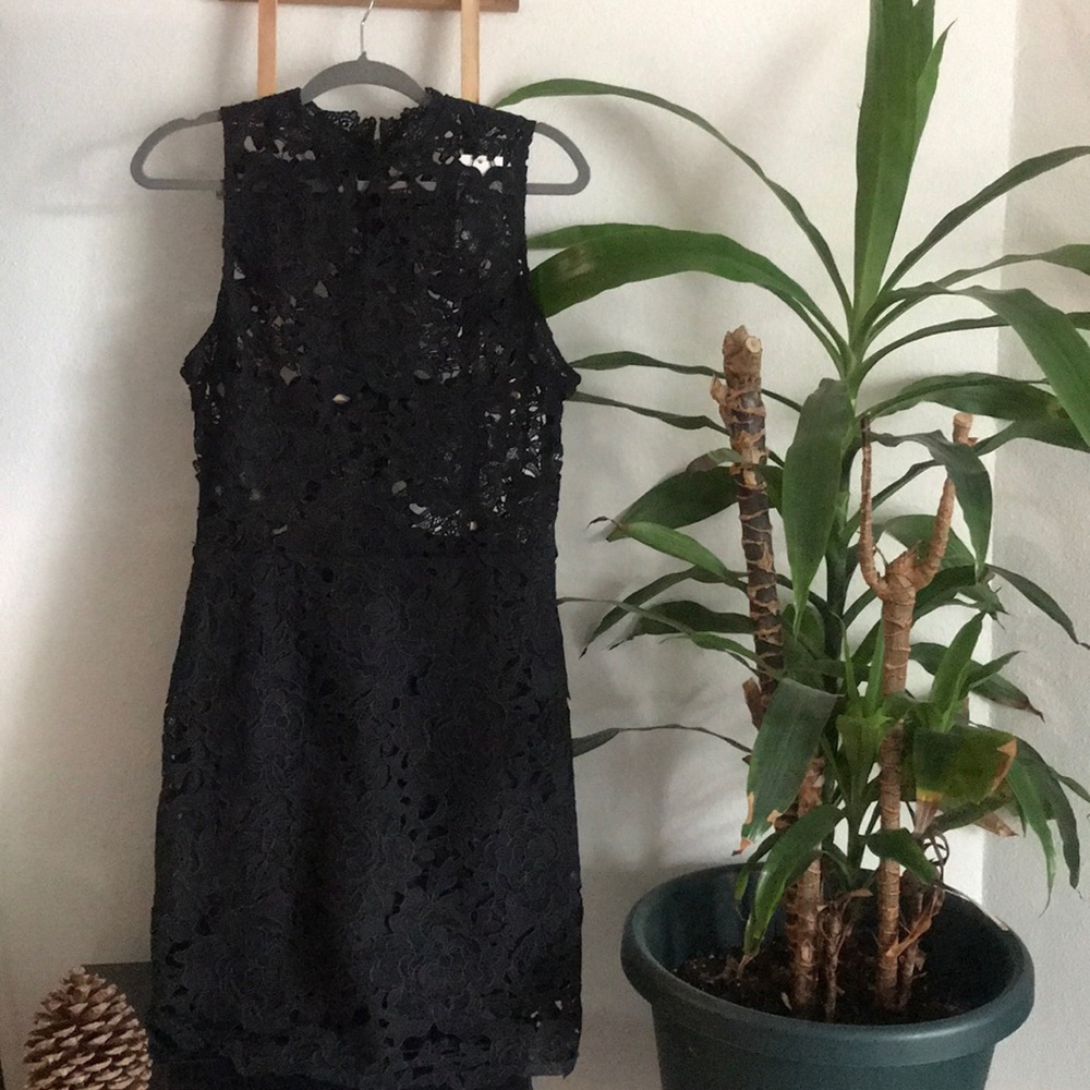 Black lace bodycon dress